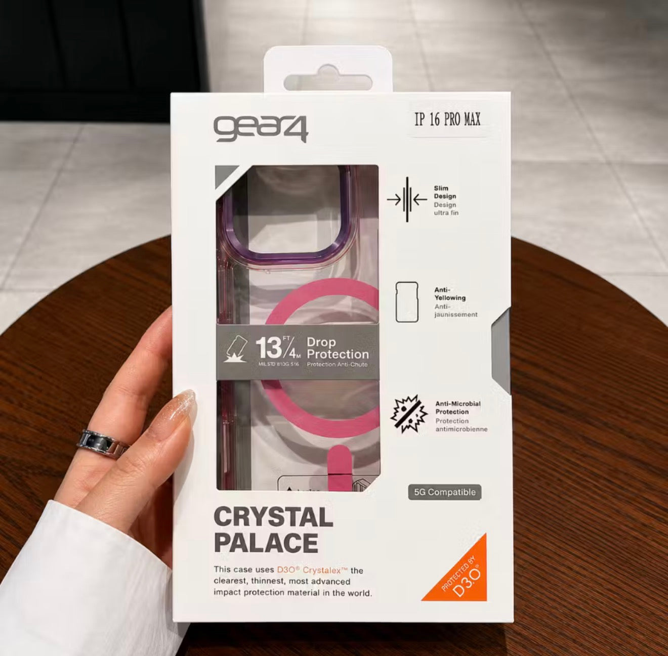 Capa Magnética Gear4 Crystal Palace iPhone 15 Pro Transparente com Dourado